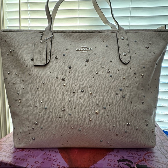 NWOT. Off White COACH TOTE - Picture 15 of 15